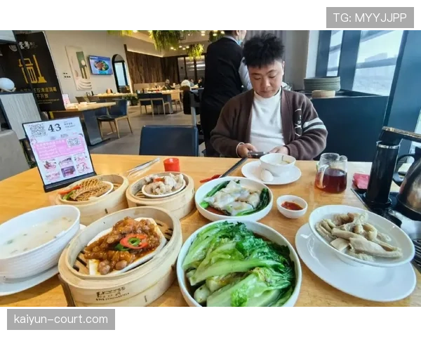 扎克拉文豪宅里随手做的早餐，比我一个月工资还讲究